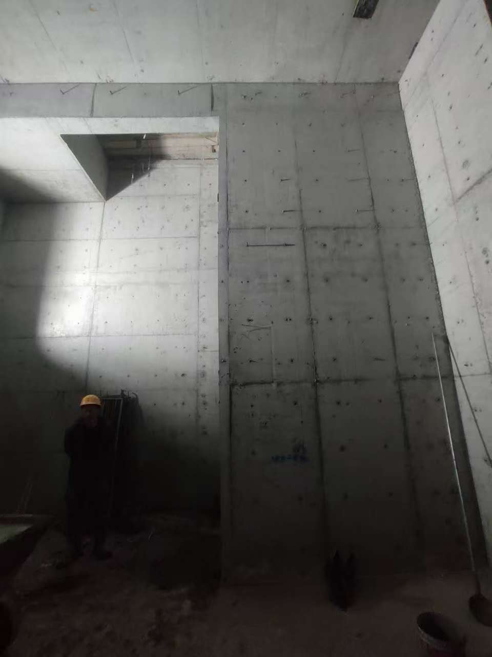 五峰墙上开槽钢筋断了有影响吗